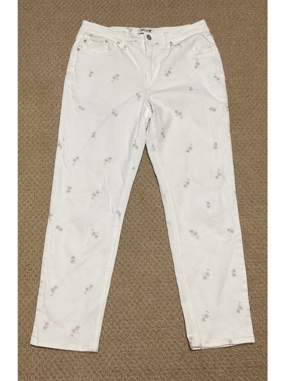 Seven7 White Floral Embroidered Jeans Size 10 Relaxed Fit Straight Leg Stretch